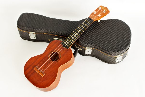 ウクレレ THE HAWAIIAN UKULELE COMPANY製 ハワイアン ウクレレカンパニー 弦楽器 全長約53cm  買取させていただきました。 | 楽器買取岡山/ライフスタイルギャラリー