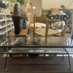 ウニコのSTELLAセンターテーブルは、シンプルで洗練されたデザインが魅力。コンパクトながら収納力もあり、リビングに置くだけで空間をすっきりおしゃれに整える万能テーブルです。