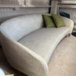 TIME & STYLEのソファは、日本の美意識と職人技を生かし、無垢材や上質な張地で丁寧に作られた、空間に静かな品格と快適さをもたらす家具で、長く愛用できるデザインが特長です上質で美しい家具です。