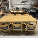 カンディハウスのダイニングセットは、国内職人による高品質な木製家具で、自然素材の美しさと機能性を融合。洗練されたデザインで長く愛用できる逸品です。