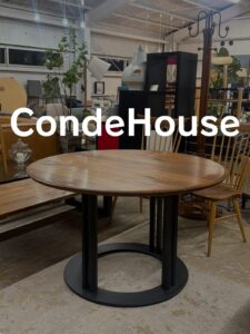 カンディハウスのラウンドテーブルは、日本の職人技と北欧デザインの融合による円形テーブルで、温かみのある木材と滑らかな仕上げが特徴です。