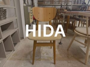 きめ細かな木肌と高い耐久性が特長。職人技による丁寧な仕上げで、座り心地と美しさを両立した長く使える椅子です。