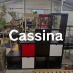 Cassinaの特注STAIRSは、階段状のデザインが特徴のシェルフ。収納やディスプレイに自在に対応し、空間に立体的なアクセントを加えるモダン家具です。