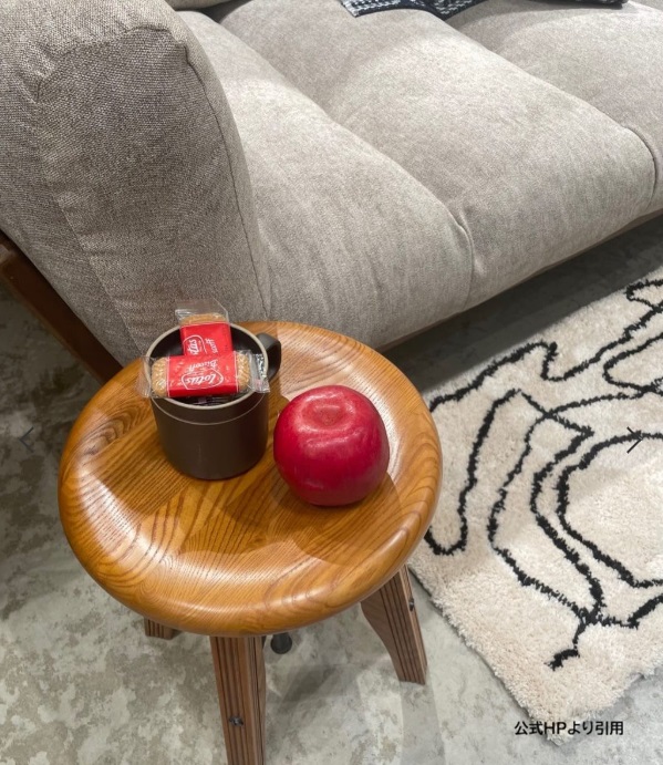 ACME Furniture（アクメファニチャー）IRVIN STOOL 3rd｜チェアとしてではなく、小物や観葉植物を置き、グリーンや雑貨の色合いを美しく演出。インテリア性の高い多用途アイテム