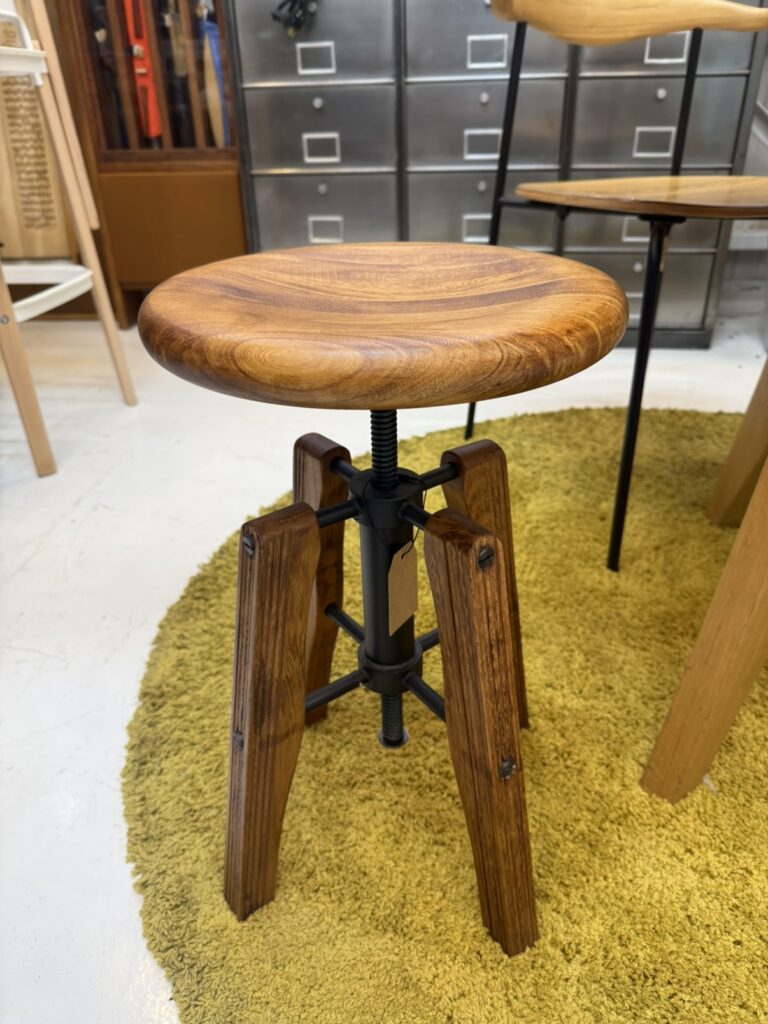 ACME Furniture(アクメファニチャー)IRVIN STOOL 3rd(アーヴィン スツール サード)|木目の美しい天然木座面と耐久性の高いスチール脚で長く愛用可能。