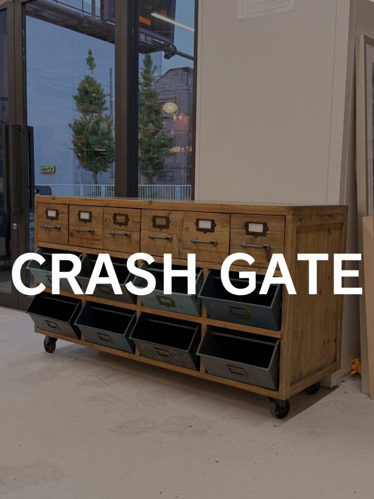 CRASH GATE（クラッシュゲート）GUNS BOX（ガンズボックス）スチールと古材風ウッドの収納家具を中心に、インダストリアルな空間に馴染む