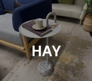 HAY BOWLER SIDE TABLE (ヘイ ボウラー サイド テーブル) – 丸みのあるスチール製で光を柔らかく反射。リビングやベッドサイドに映える北欧デザイン。