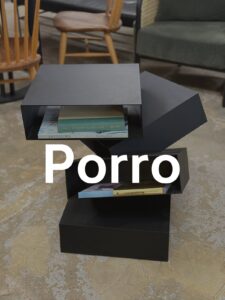 Porro（ポロ）Balancing Boxes（バランシング・ボックス）収納ユニット。非対称に重なる直方体構成が特徴で、シャープな直線と陰影が際立つ建築的ミニマルデザイン。