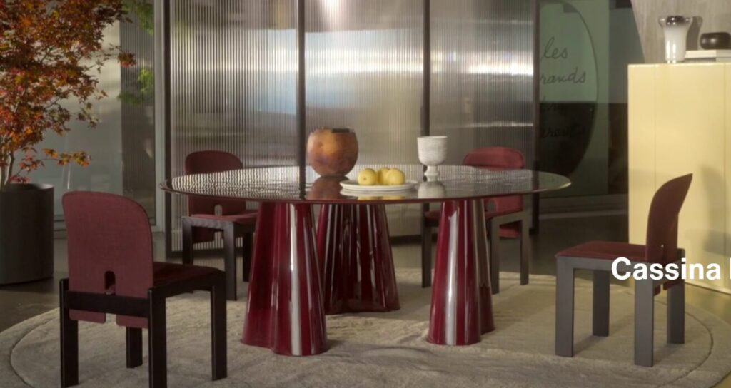 Cassina（カッシーナ）公式サイト画像　イタリア高級家具ブランドのプロダクトビジュアル、モダンソファやテーブルなど洗練されたデザイン家具を紹介するスタジオ撮影イメージ
