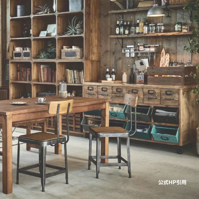 CRASH GATE（クラッシュゲート）GUNS BOX キャビネット 公式サイト画像リンク。スチールと古材風ウッドを組み合わせたインダストリアル収納家具で、無骨で重厚感のあるデザインが特長。