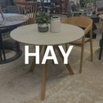 HAY（ヘイ）CPH20 北欧ダイニングテーブル。ナチュラルオーク脚と柔らかなラウンドフォルムが調和する一台