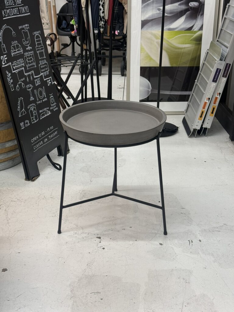 コンクリート × メタルの美学｜APOLLO end table（アポロ エンド