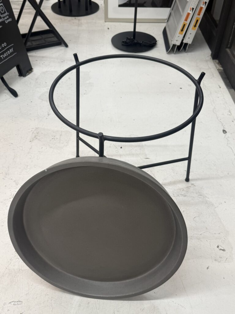 コンクリート × メタルの美学｜APOLLO end table（アポロ エンド