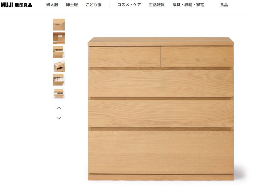 無印良品公式サイトリンク画像 木製チェストオーク掲載ページ誘導用。無駄を省いたシンプルデザインで、オーク材の質感と統一感ある収納シリーズへ導くブランドバナー。