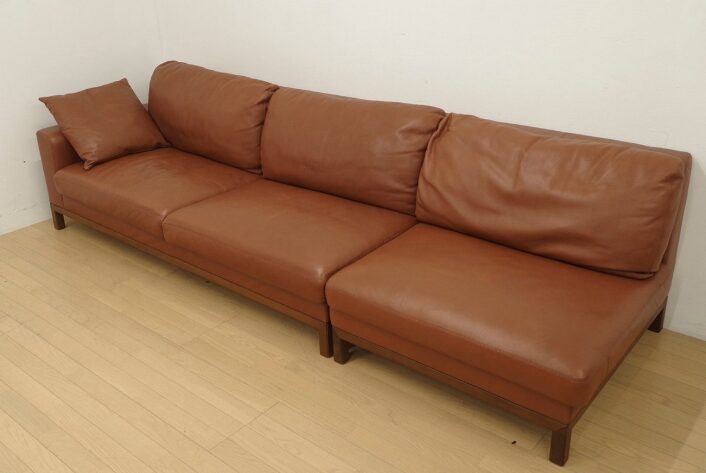 CondeHouse（カンディハウス） QUAD System Sofa（クォード システムソファ）セット 総本革 ワンアームR リビング用ソファ、上質な総本革張りとワンアームデザインが特徴のモダンなシステムソファセット

