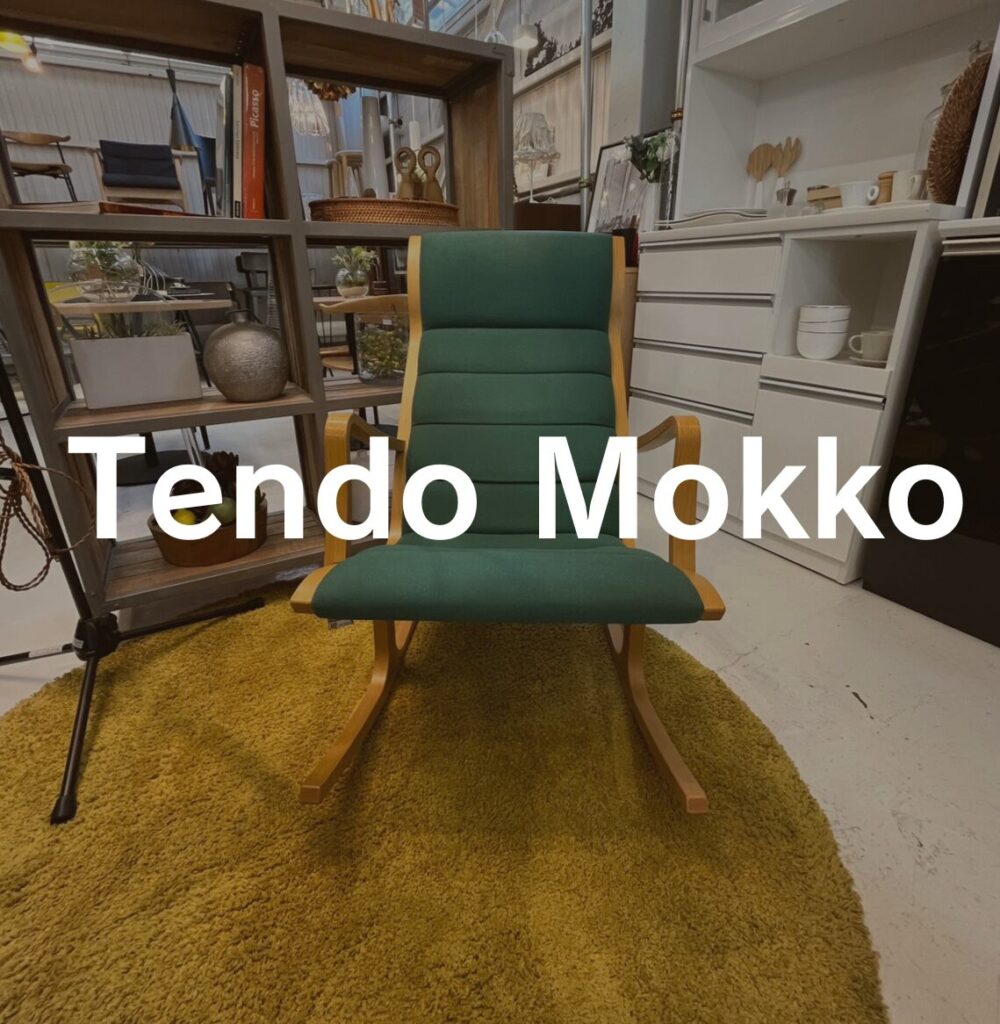 Tendo Mokko(テンドウモッコウ)Heron ロッキングチェア。グリーンのファブリック張地とナチュラルカラーのホワイトビーチ材が調和した日本製デザイン家具。