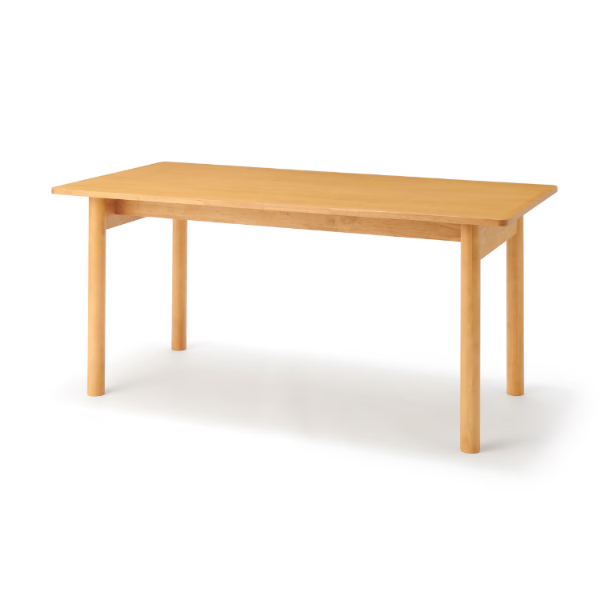 無印良品（MUJI）木製テーブル ダイニング用。オーク材の自然な木目と直線的でシンプルな構造が特徴。無駄を省いた設計で、明るく落ち着いた空間に馴染むミニマルデザインのテーブル。