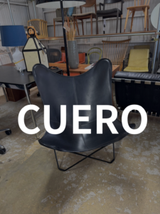 CUERO（クエロ）BKF バタフライチェア MARIPOSA BLACK｜リビング用ラウンジチェア。身体の重さに合わせて本革のシートがゆるやかに沈み込み、身体を包み込むような座り心地。