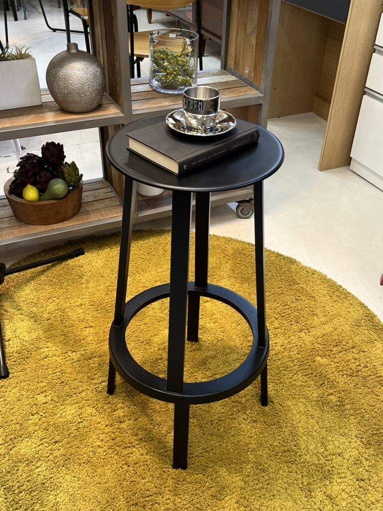 HAY(ヘイ)REVOLVER BAR STOOL HIGH(リボルバー バースツール ハイ)バースツール デザイン性と実用性を兼ね備えたミニマルな回転式スツール