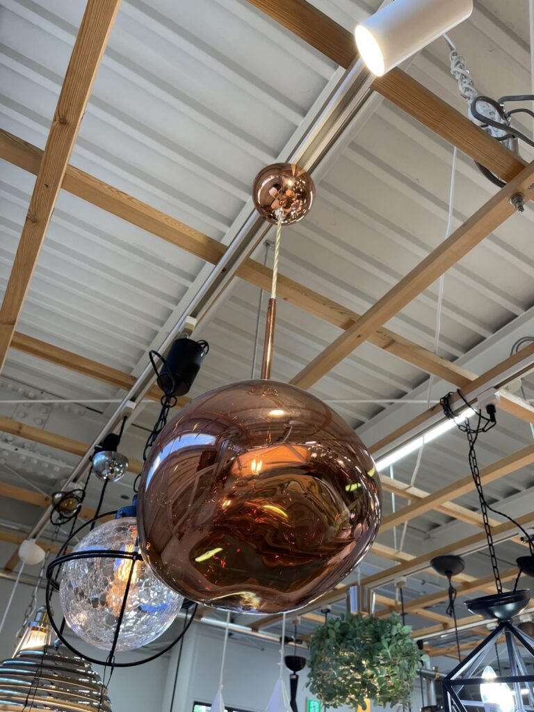 Tom Dixon（トム・ディクソン）MELT 30 PENDANT / Copper｜ペンダントライト｜溶けた金属のような有機的な形状と、銅色に輝く柔らかな光が特徴