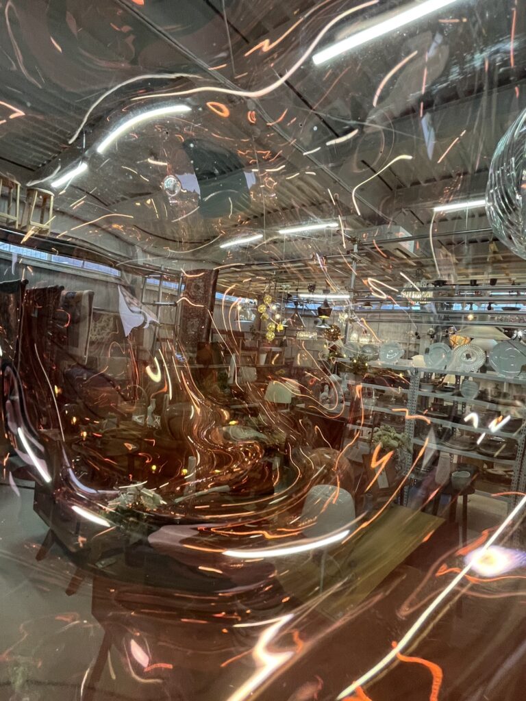 Tom Dixon（トム・ディクソン）MELT 30 / Copper｜ペンダントライト｜あたたかい銅色のシェードが光を柔らかく見せ、空間に温かみを添える照明
