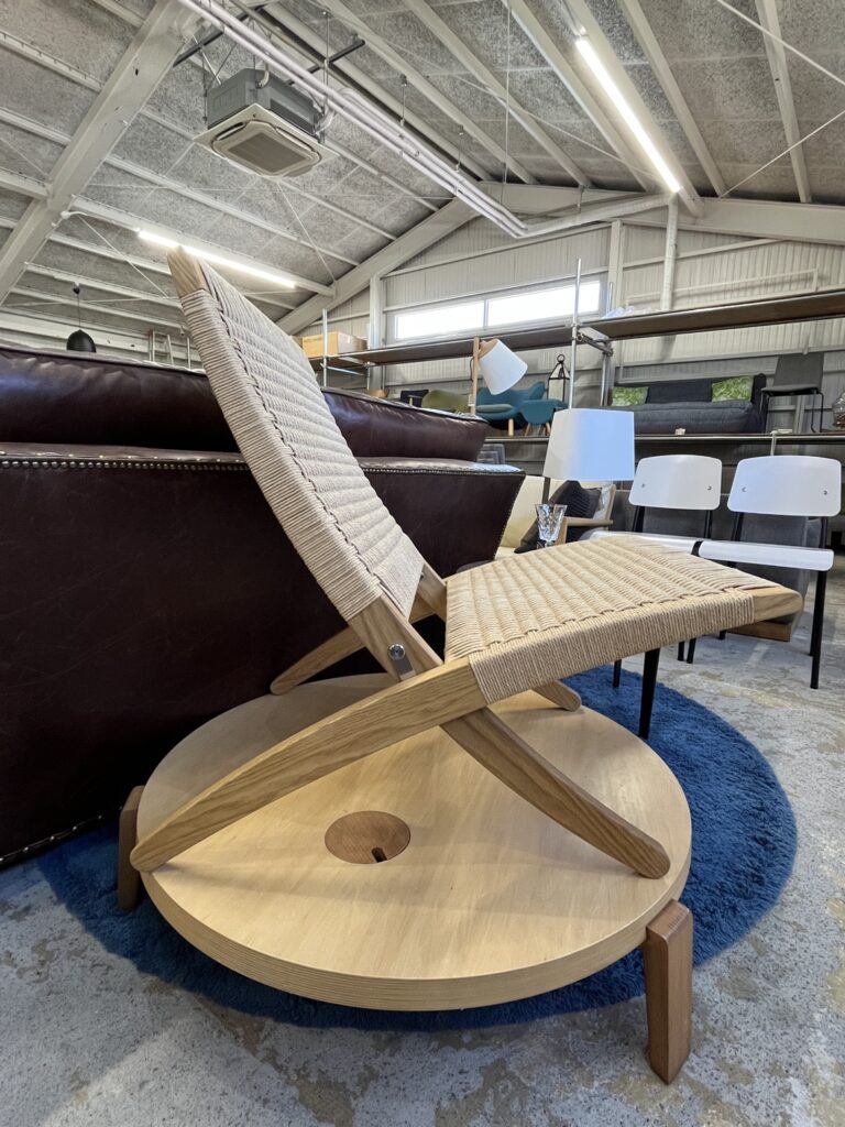 Carl Hansen & Søn（カール・ハンセン＆サン）Cuba Chair（キューバチェア）｜ラウンジチェア。しっかりしたフレームと軽やかなペーパーコード、広げた瞬間に生まれる自然なラインが特長。