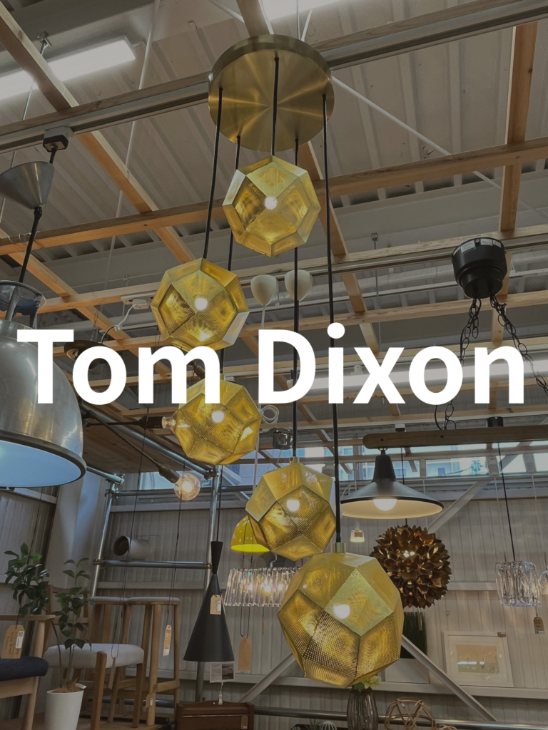 Tom Dixon(トム・ディクソン)ETCH MINI CHANDELIER 5 LIGHTS ペンダント照明。ETCH MINI PENDANTは直径15cmの小さな多面体で、幾何学的な形状が繊細な光と影を演出します。