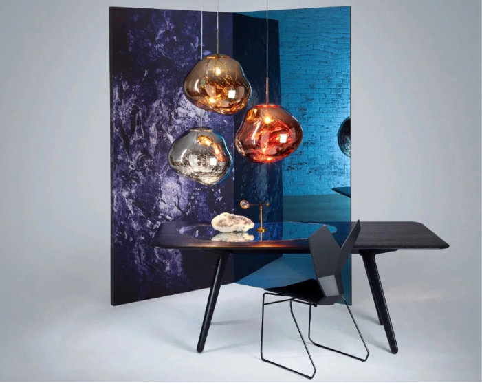 Tom Dixon（トム・ディクソン）MELT｜ペンダントライト｜Copper 30・Chrome 30・Chrome 50の3種類。消灯時の色味やサイズの違いで、空間の見え方が変わる照明

