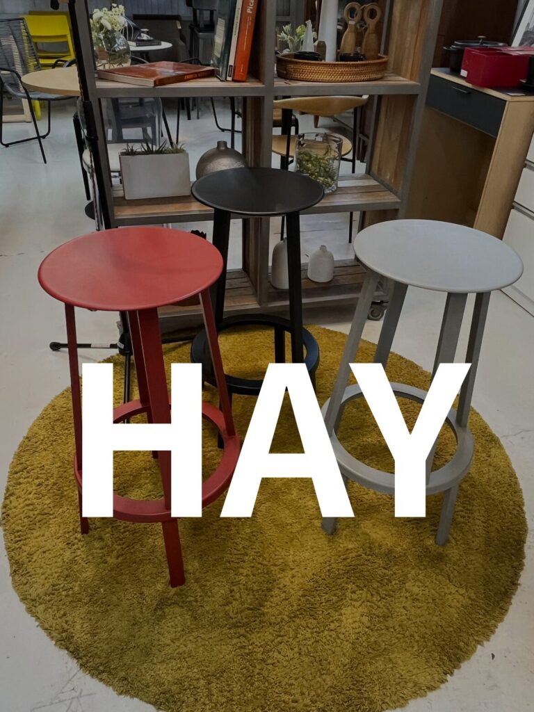 HAY(ヘイ)REVOLVER BAR STOOL HIGH(リボルバー バースツール ハイ)バースツール デザイン性と実用性を兼ね備えたミニマルな回転式スツール
