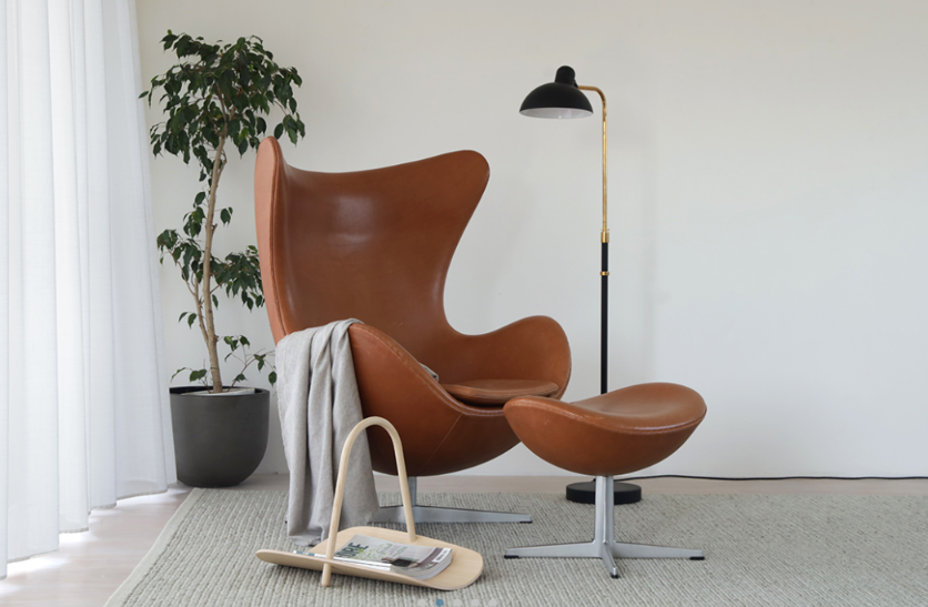 Fritz Hansen(フリッツ・ハンセン)エッグチェア(Egg Chair)ラウンジチェア|身体を包み込む曲線的なシェルと高い背もたれ、彫刻的なフォルム