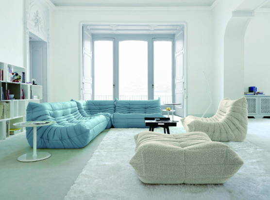 Ligne Roset(リーン・ロゼ) ROSET Togo ソファ。柔らかなウレタンフォームの曲線的なフォルムが特徴。