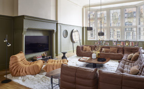 Ligne Roset(リーン・ロゼ) ROSET Togo ソファ。柔らかなウレタンフォームの曲線的なフォルムが特徴。
