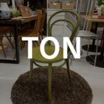 TON（トン）Chair 14 チェア｜木目が透けるオリーブグリーンのブナ材、曲線的なベントウッドフレームと丸溝加工の木製座面が特徴