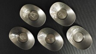 「乾茂號」造　花文図柄錫製茶托五客揃（欄、竹、菊、梅、松） i-img1200x800-